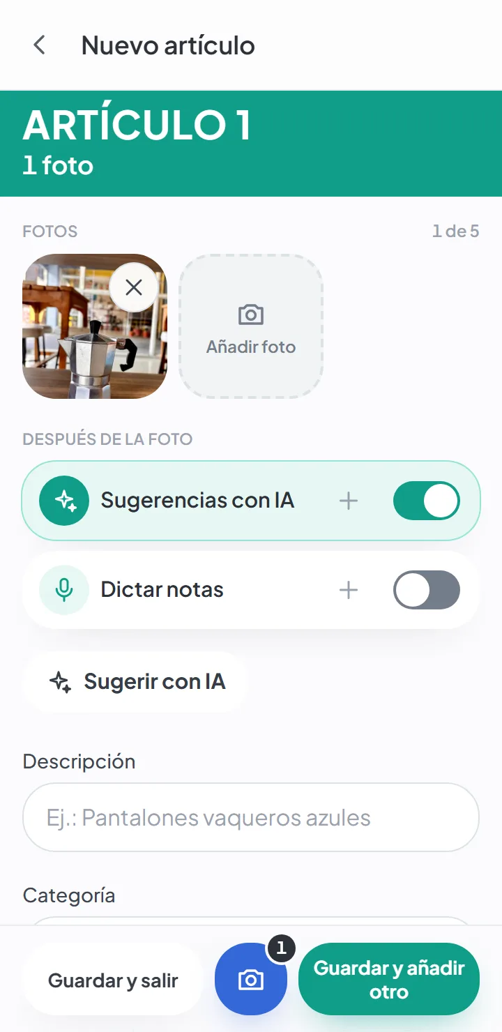 La pantalla de nuevo artículo con una foto ya hecha, el interruptor «Sugerencias con IA» activado, el botón «Sugerir con IA» y los campos todavía vacíos.