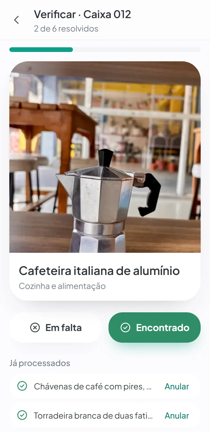 Ecrã de desempacotar, com a fotografia grande de um artigo e os botões «Encontrado» e «Em falta».